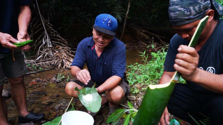 A screengrab from one of the Big Stories Bongkud-Namaus films. It tells the story of a group of men who still practice traditional hunting and gathering as a hobby.