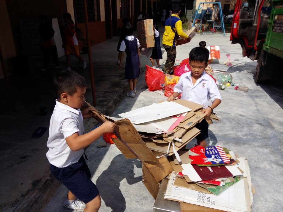With environmentalist Loh leading the way, the entire SJK (C) Chi Chih rallied together to collect a total of 10 tonnes of recyclable materials within 10 months.