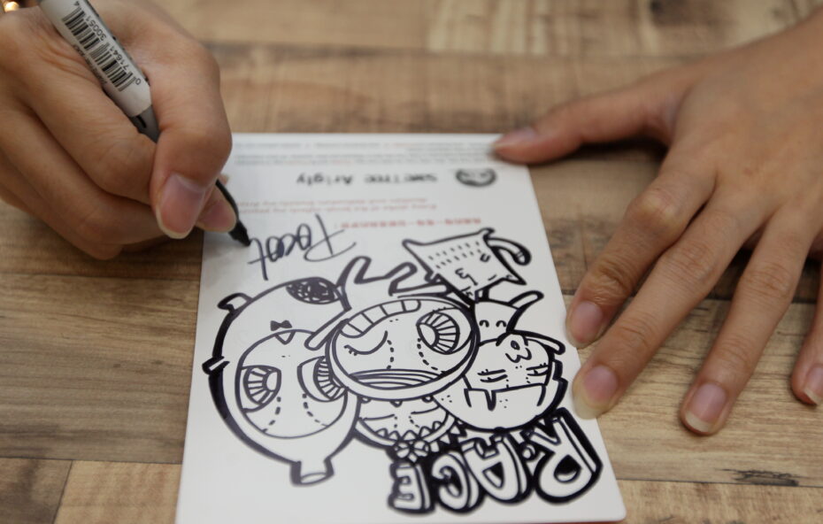 Loh live sketching a special Pocotee & Friends doodle for R.AGE
