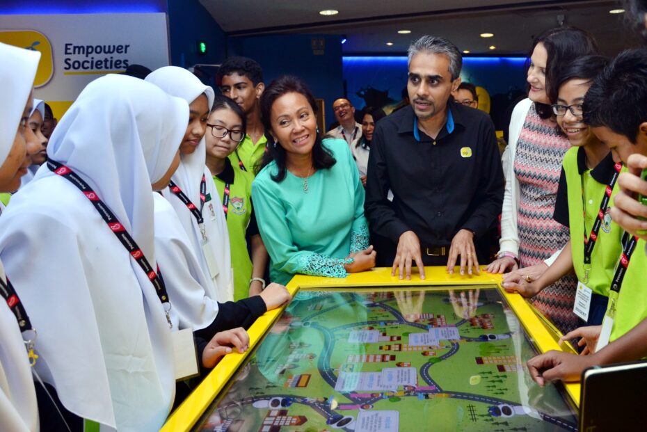 Tengku Nasariah (centre, left) and Albern (centre, right) said their collaboration on Digital City will help children and parents learn about the dangers lurking online and how to avoid them. — Photo: HAZIM FAUZI/The Star