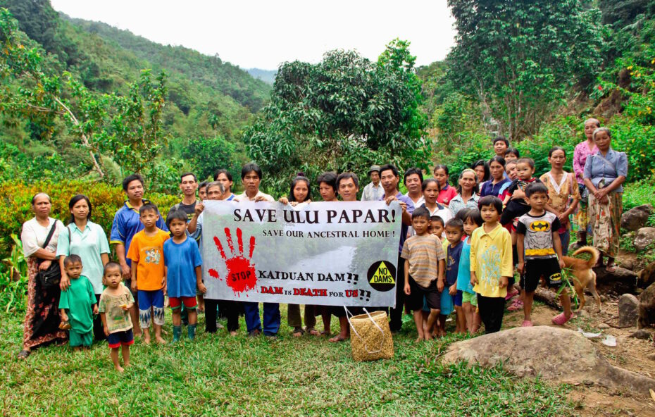 Indigenous media practitioners traversed the mountains to spread information to the villagers on affects of the Kaiduan Dam project.&nbsp;— Photos: JARINGAN ORANG ASAL SEMALAYSIA